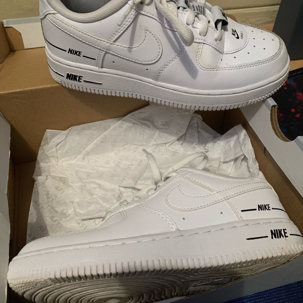 Kids Nike Air Force 1 (1.5Y)